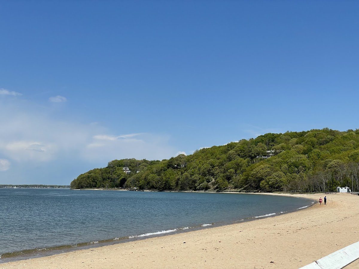 Crescent Beach - Shelter Island Crescent Beach - Shelter Island